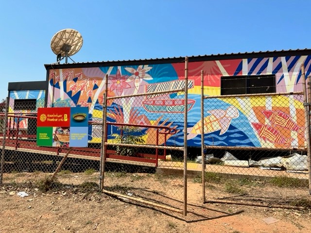 Photo: Numbulwar Numbrindi Arts Centre, Alexandra Walker